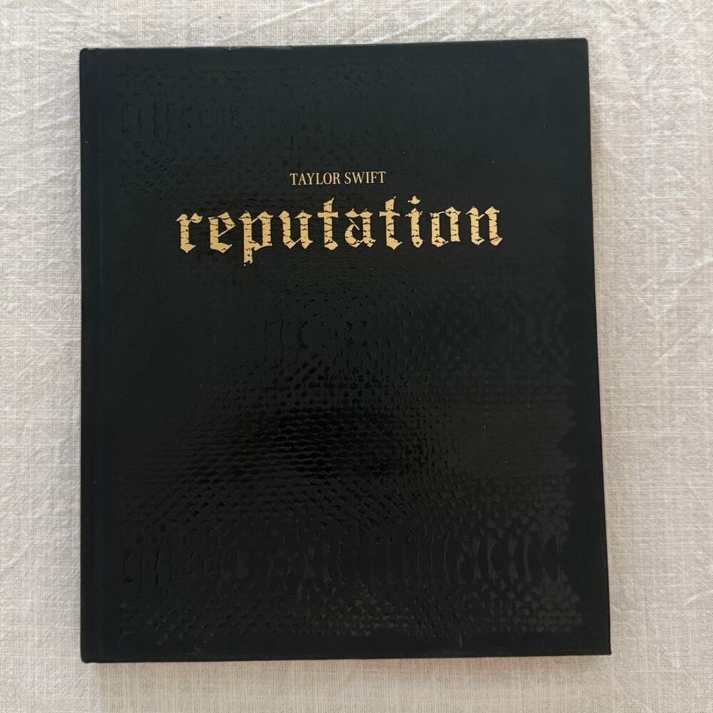 Taylor Swift 2018 Reputation stadium VIP Rep tour book